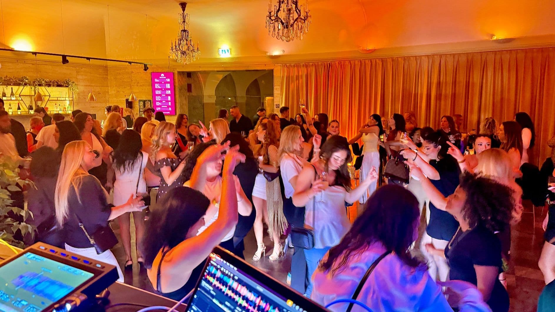 Club Honey & SoHo på Palladiums Marmorfoajé