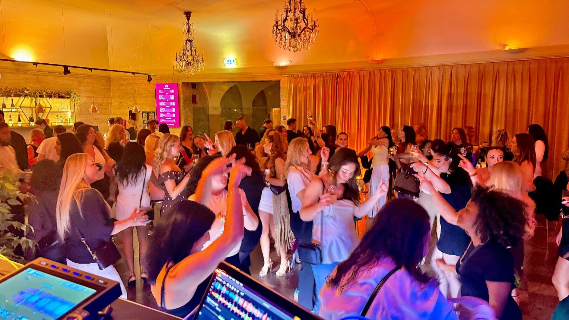 Club Honey & SoHo på Palladiums Marmorfoajé