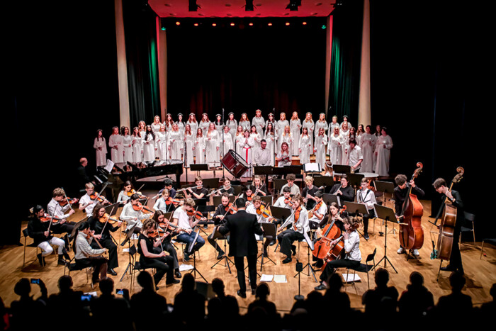 Julkonsert med Malmö Kulturskolans ungdomssymfoniorkester, Malmö Ungdomskör och solister.